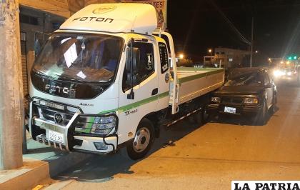 El implicado “estrelló” el vehículo de su cliente contra una camioneta /LA PATRIA