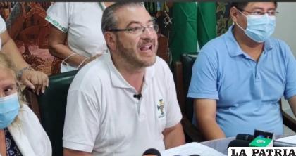 El presidente del Comité Cívico pro Santa Cruz, Rómulo Calvo, brinda declaraciones /Foto: captura facebook