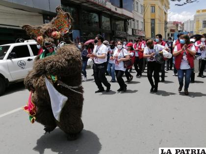 Caravana de la campaña “Solo Faltas Tú, Vacúnate” /LA PATRIA
