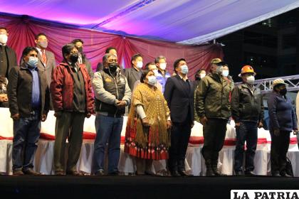 Autoridades forman parte de la presentación del Carnaval de Oruro /LA PATRIA