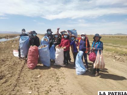 Voluntarios acuden a la jornada de limpieza /OTL