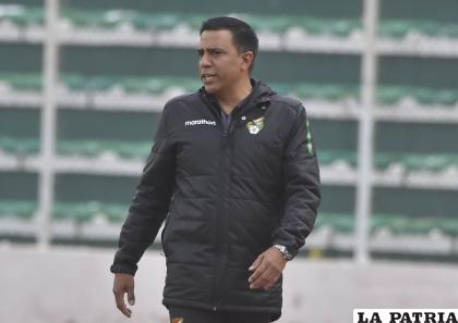 César Farías anuncia que analizará su permanencia en Bolivia /APG