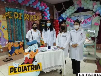 Personal del área de Pediatría de la CNS presente en la Expoteco /CNS