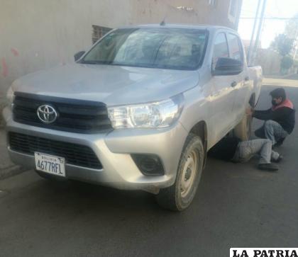 El chofer afectado sacó una foto a la camioneta con la que huyeron los responsables /LA PATRIA