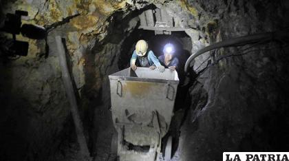 El “material humano”, es el principal insumo de nuestra minería, por lo mismo merece especial atención a su sacrificio.