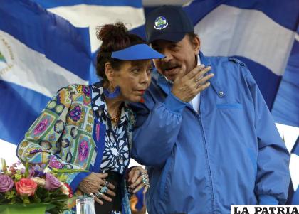 El presidente de Nicaragua, Daniel Ortega, y su esposa /AP Foto /Alfredo Zuniga, Archivo