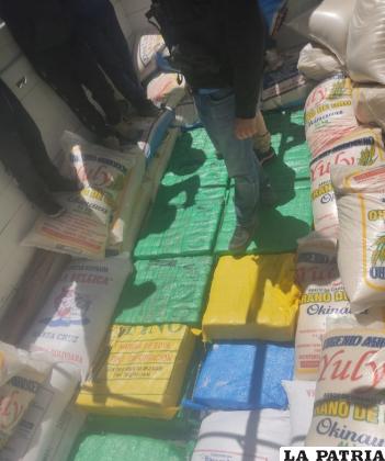 Los paquetes en bolsa de yute encubrían la cocaína /LA PATRIA