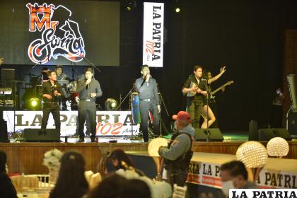 Mr. Swing abrió la noche de pasarela
