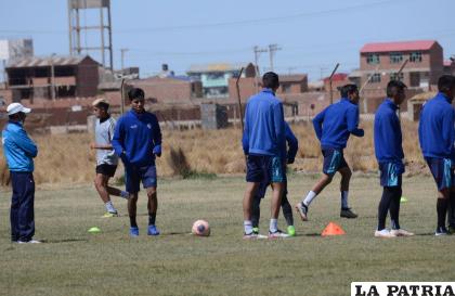 Los “santos” se alistan para jugar el lunes contra Real Santa Cruz /LA PATRIA