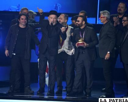 Rubén Blades, segundo de la izquierda en el MGM Grand Garden Arena en Las Vegas /AP Foto /Chris Pizzello