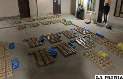 La droga que transportaba el camión estaba con comestibles /FISCALÍA