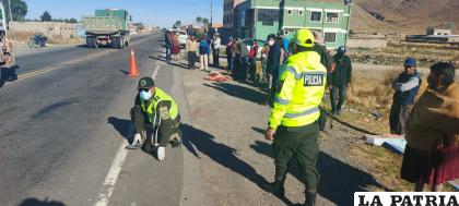 La policía realiza el trabajo de campo en el lugar del siniestro /LA PATRIA