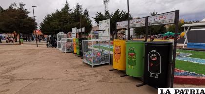 Basureros grandes que quedan como donativo en el Campo Ferial 3 de Julio  /LA PATRIA