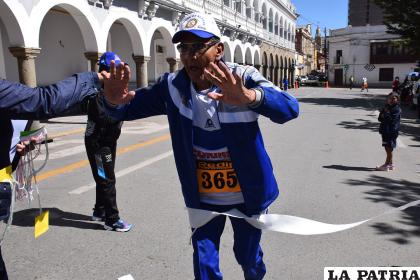 Vicente Paricollo sigue participando en las carreras a sus 83 años de edad /LA PATRIA