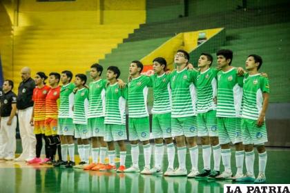 La selección boliviana que participa en el mundial de fútbol de salón AMF /RR.SS.