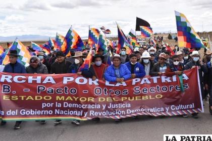 Inició la “marcha por la Patria” en defensa del Gobierno de Luis Arce / APG