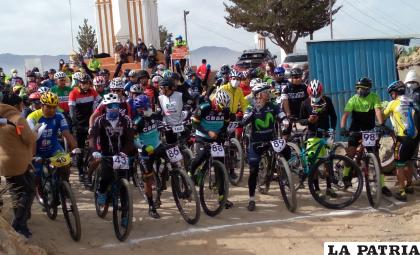 Los ciclistas participarán en una competencia por el sector del nevado Sajama /LA PATRIA