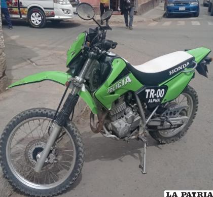 La motocicleta del funcionario policial /LA PATRIA