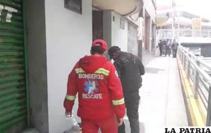 El personal de Bomberos realiza la investigación correspondiente /Erbol