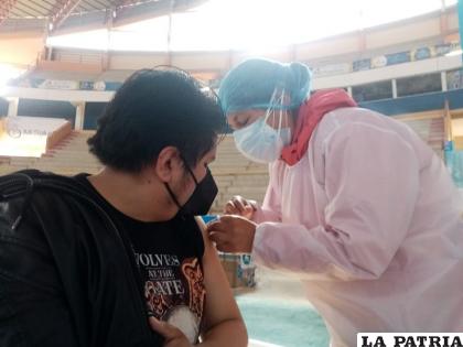 Hasta el 15 de noviembre, 7.549 maestros se hicieron vacunar en Oruro /minsalud.egob.bo