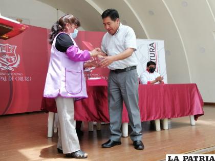 Entrega de reconocimientos a gastrónomos orureños /LA PATRIA