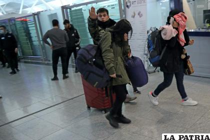 Migrantes iraquíes arriban al aeropuerto de Irbil, Irak, provenientes de Bielorrusia /Foto AP /Hussein Ibrahim