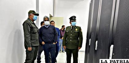 Visita del Procurador y el comandante a ambientes de BOL-110 /Policía