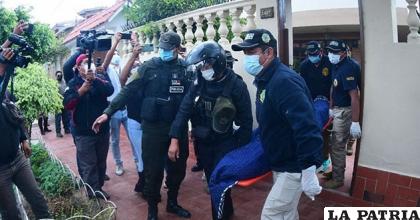 El cadáver es trasladado a dependencias del IDIF /Los Tiempos