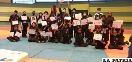 Deportistas que participaron en el certamen realizado en Caracollo /LA PATRIA