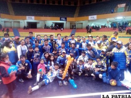 Celebración de los integrantes del equipo de Redag de El Alto /Jaime Martínez