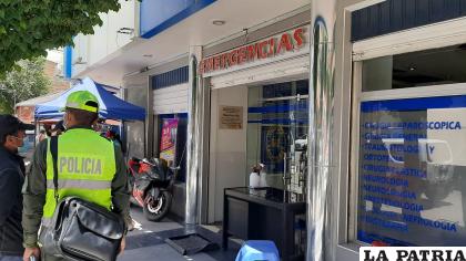 El motociclista fue evacuado a un nosocomio para que reciba atención médica /LA PATRIA