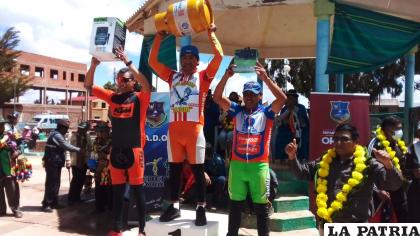 Premios especiales en cada etapa cumplida en la competencia /Sedede