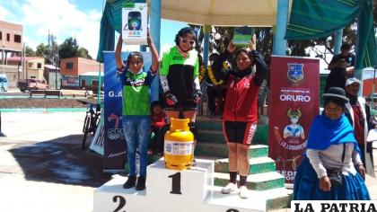 Las damas también recibieron premios especiales /Sedede