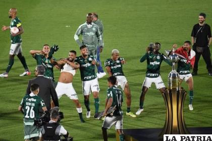 El estadio Centenario se tiñó de verde con la victoria del Palmeiras /Conmebol