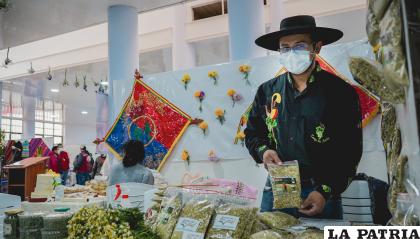Los expositores de varios rubros de cooperativas se reunieron en la feria /RR.SS.