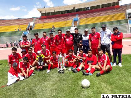4 de Octubre campeón de la Primera de Ascenso /LA PATRIA