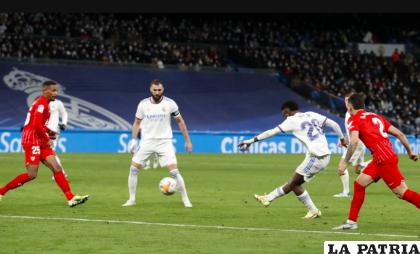 Vinicius remata para anotar el segundo del Real Madrid /as.com