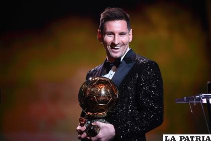 Lionel Messi con el Balón de Oro, es el séptimo que gana en su carrera /as.com