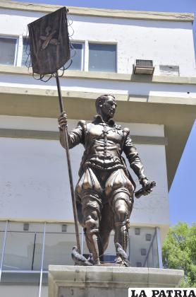 Monumento a Manuel de Castro y Padilla / LA PATRIA 
