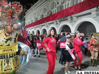 Folklore y belleza en la Caravana del Orgullo de ser Orureño
