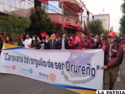 Cientos de personas expresaron su orgullo de ser orureños / LA PATRIA