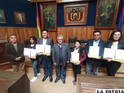 Profesionales orureños tienen beca completa en convenio UTO-Camiper/ UTO
