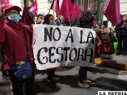 Aproximadamente un centenar de personas participaron de la marcha y cabildo 
/LA PATRIA