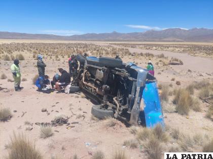 Tres personas resultaron heridas tras el vuelco de campana /Tránsito