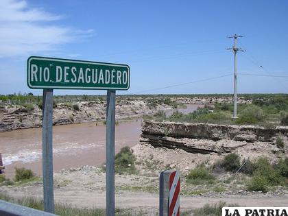 Cerrarán uno de los brazos para que el agua siga recorriendo su curso /LA PATRIA