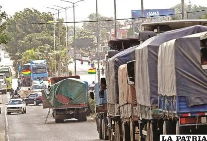 Camiones del transporte pesado en Santa Cruz /YACUIBA DIGITAL