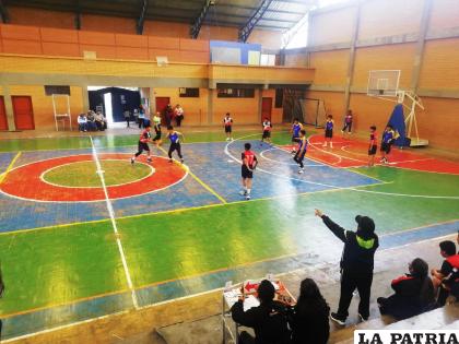 El baloncesto en damas y varones se diputa en el coliseo del CPDO /Sedede