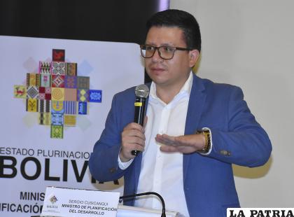 El ministro de Planificación del Desarrollo, Sergio Cusicanqui, en rueda de prensa /APG