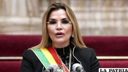 Añez califica como un atentado a los derechos humanos el cerco a Santa Cruz /Archivo /AFP