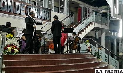 Los maestros compartieron escenario con la Orquesta Sinfónica Uru /LA PATRIA
